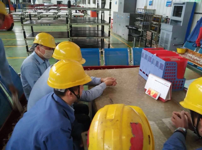 公司全體干部職工深入學(xué)習貫徹黨的十九大精神2.jpg 公司全體干部職工深入學(xué)習貫徹黨的十九大精神2.jpg