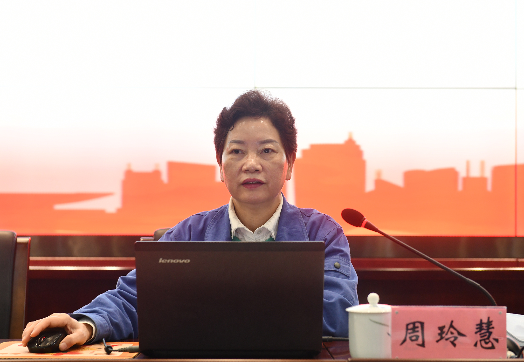 周玲慧宣講全國兩會(huì )精神.JPG